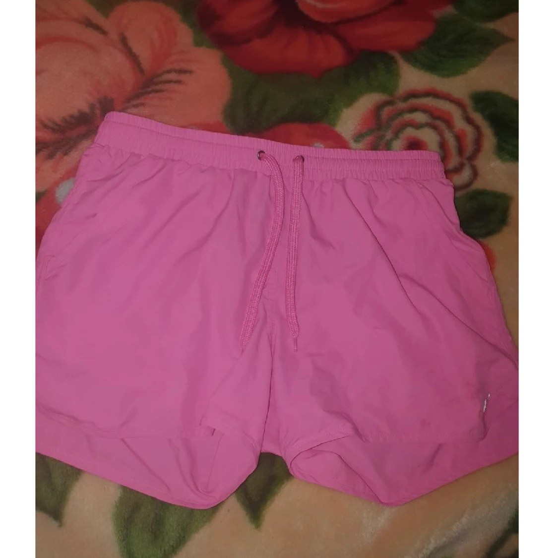 Oanvända träningsshorts 