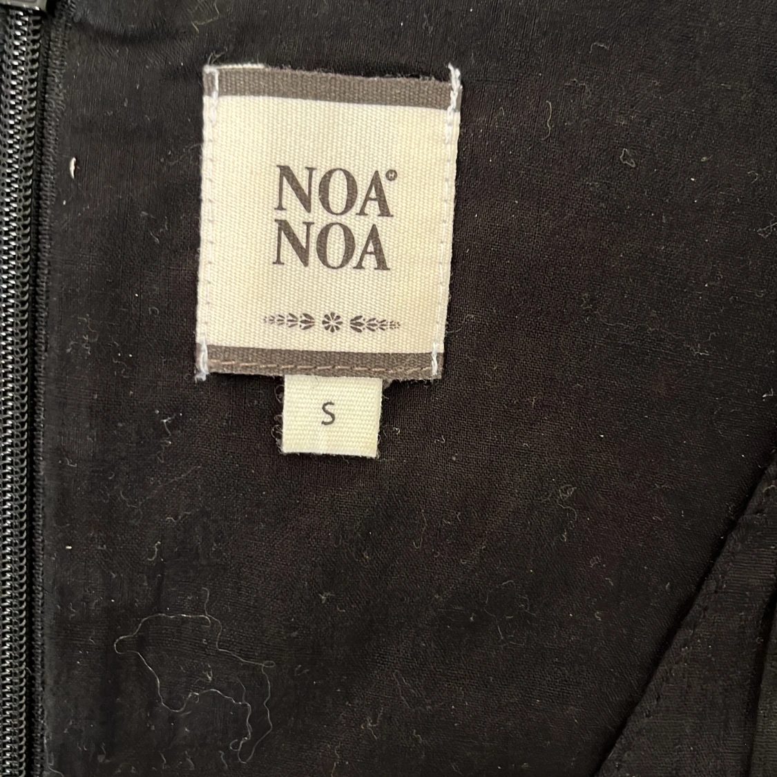 klänning i ull med fina detaljer