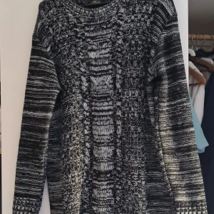 Kort Klänning säljes - Använts ett par gånger.