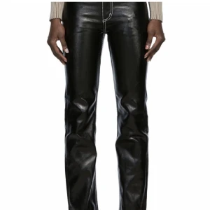 EYTYS JEANS!  - Säljer mina helt nya Eytys byxor som är helt oanvända och är i helt nytt skick, säljer eftersom de bara legat hemma utan användning eftersom de är förstora.  Säljer för mindre än halva original priset 