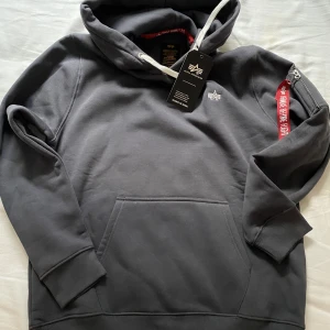 Alpha industries hoodie - Säljer nu min alpha industries hoodie! Den är helt oanvänd prislappen är fortfarande kvar. 