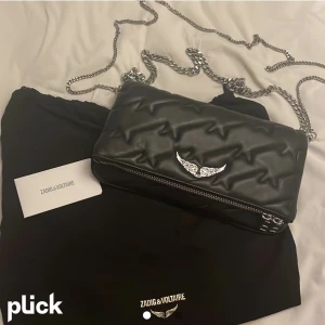 Zadig väska  - Säljer denna coola Zadig väskan då jag använder andra väskor hellre😊Nypris ca 3800kr