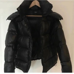 Bikbok jacka - Säljer min bikbok jacka! Den är i gott skick, säljes pga att den inte snvänds. Köp direkt för 750kr. Obs saknar luva