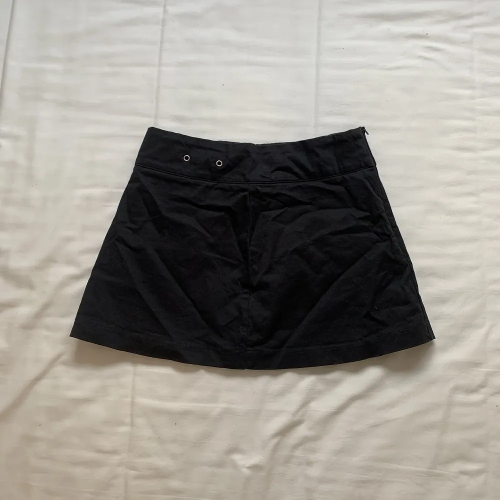 Black miniskirt from Korea. It is one size but I think it will fit S-M. Worn once! . Kjolar.