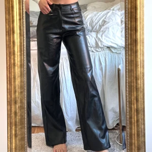 Skinnbyxa - Nya skinnbyxa , passar 34-36. Jag är 165cm. 