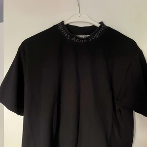 Acne tshirt  - T-shirt från Acne, storlek S unisex