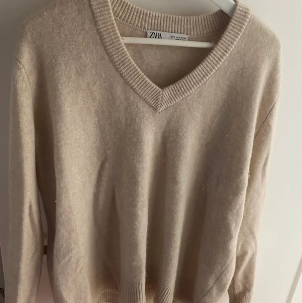 Superskönt tröja i storlek S Från zara, 100% cashmere . Tröjor & Koftor.