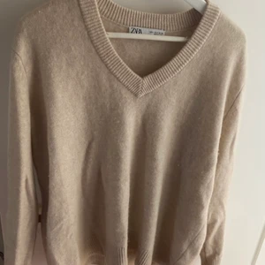 Beige kashmirtröja - Superskönt tröja i storlek S Från zara, 100% cashmere 