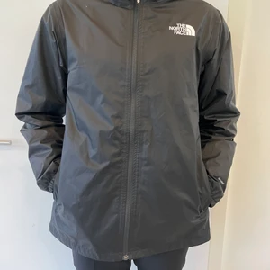 The north face jacka - Fint skick och lite använd, säljes då den inte passar mig. Köpare står för frakt💗