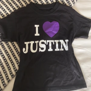 Justin mini tee - Mini tee, kollar frakt om du är intresserad KÖP EJ NU!