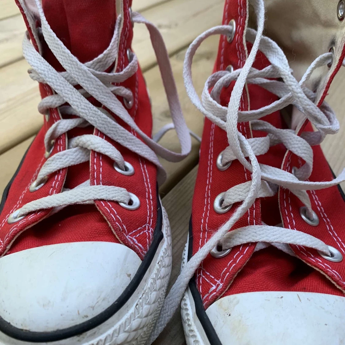 Röda converse  - 91