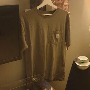 Carhartt  - Carhartt t shirt storlek L men skulle mer säga lite större M 