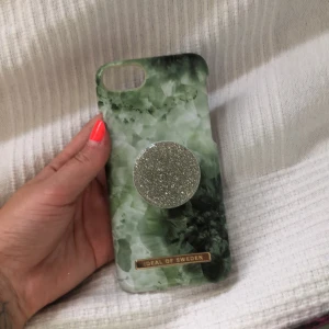 Ideal of Sweden mobilskal  - Säljer detta mobilskal till iPhone 8! Köptes för 299 men säljer för 149 pga apart jag även köpt till en sak som sitter på mobilskalet 