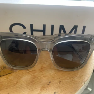 Chimi - Hej, säljer mina äkta chimi glasögon, köpta i Göteborg inne på nk, dom är knappt annvända🫶. Kartongen och glasögonfodralet ingår💕. Skeiv om ni är intresserade!!