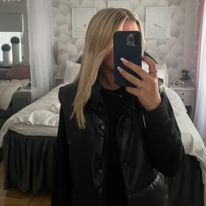 Zara väst  - Väst från zara aldrig använd me prislapp kvar