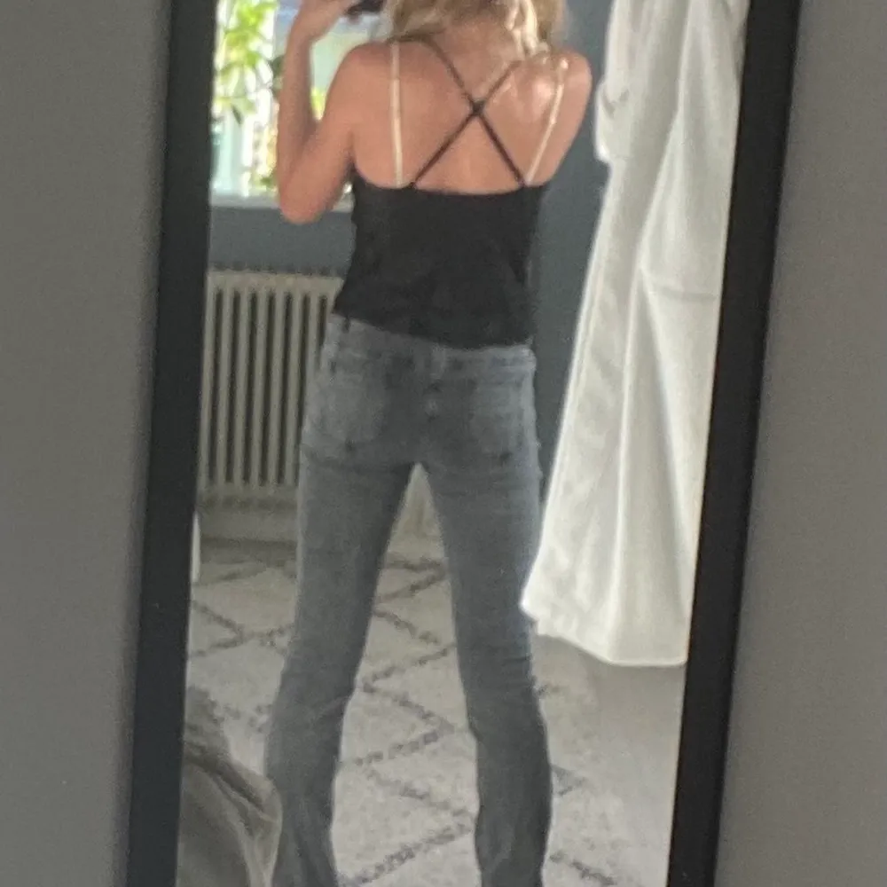 Hej säljer dessa supersnygga jeans pågrund av att de inte kommer till användning  . Jeans & Byxor.