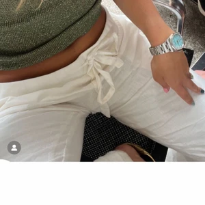 Linnebyxor strl S - Säljer ett par väldigt fina linnebyxor i strl S då dom var stora på mig, helt nya och aldrig använt dom 