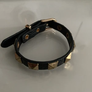 Valentino liknade armband  - Använd 2 gånger! 