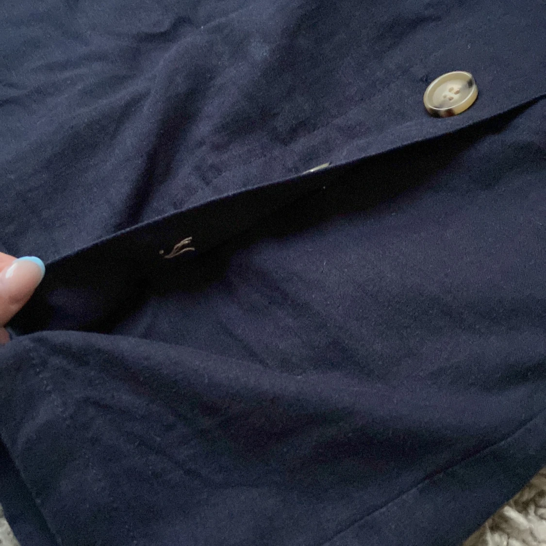 Marinblå kjol med knappar - 91