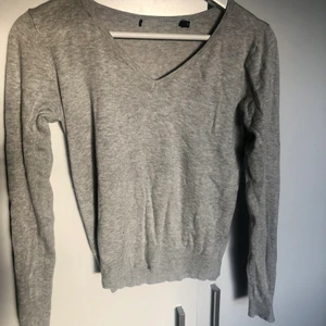 Tröja från bikbok - Som ny, lappen är bortklippt bara