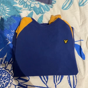 Lyle scott sweatshirt  - Säljer min Lyle scott tröja då den har blivit lite för liten för mig storlek: 164   Om ni är intresserade så kontakta mig🙂 OBS! Köparen står för frakten.