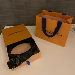 Louis Vuitton  - Louis Vuitton bälte, nästintill oanvänt                                                    Box och duk ingår såklart!                                                           
