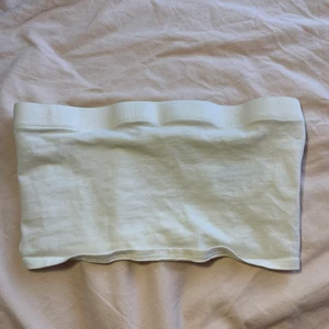 Tubtopp  - Oanvänd tubtopp från hm, strl xs 