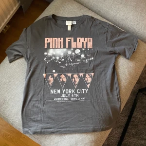 Helt ny t-shirt - Oanvänd snygg t-shirt, som inte kommer till användning 