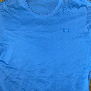 ACNE STUDIOS FERRIS FACE  - Nypris ca 1200? Använd ett fåtal gånger, COND 8/10 inga flaws. Storlek är L.