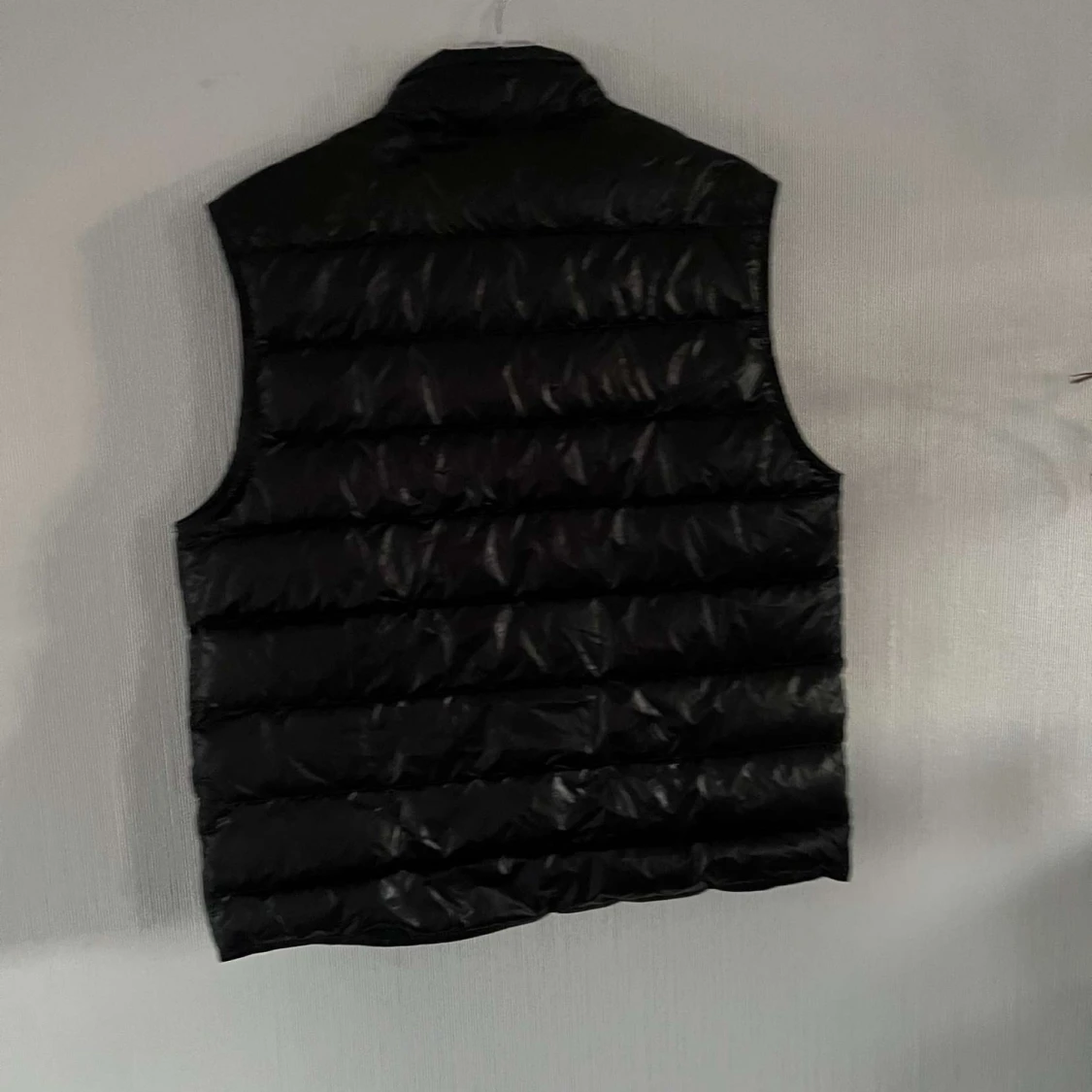 Moncler Gui väst strl S - 90