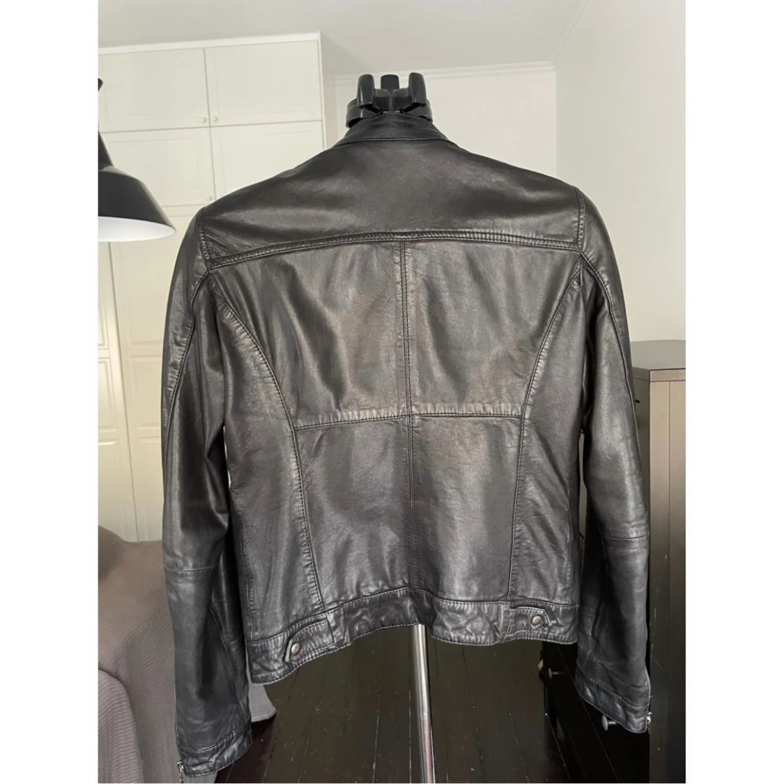 Classic leather jacket by Massimo Dutti  - 90