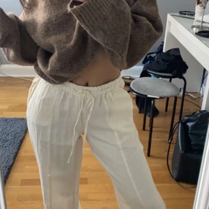 Linnebyxor  - slutsålda byxor i storlek xs från zara💕 Ser ut som linnebyxor men är i ett annat material som inte krymper! Helt nya med lapp kvar❤️ Högsta bud 400kr