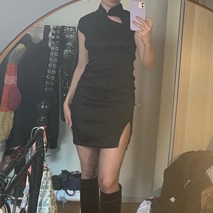 Svart klänning - Jättesnygg svart klänning. Köparen står för frakt