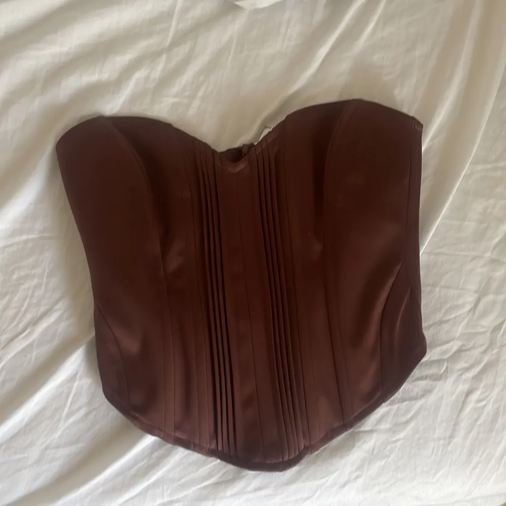 Säljer denna sjukt snygga corset som jag köpte i Spanien från bershka!. Toppar.