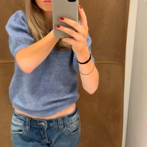 Blå stickad t shirt - Blå söt stickad t shirt från vero moda💕 Superfint skick då jag knappt har använt den!🙌🏼 