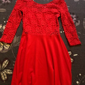 Klänningar - Klänningar säljes för billig peng. Fint skick och fina nu till sommaren. Bild 1- storlek S, vet tyvärr inte märke. Bild 2- H&M, storlek 32 (typ XS/S). Bild 3- H&M, storlek 36                  Kan köpas för 100kr (då ingår alla klänningar)