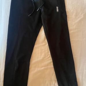 Svea byxor  - Oanvända svea byxor i ett mer sportigt material 