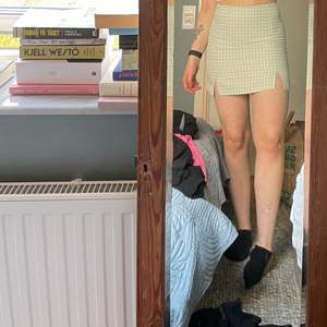 Jääättefin och romantisk kjol. Den är tyvärr för liten på mig och därmed för kort. Jag är 172 cm som referens. 