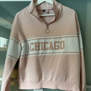 Tröja  - Rosa tröja med en kort dragkedja 