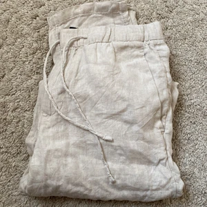 Linnebyxor  - Säljer dessa linnebyxor då de är för små och kan inte lämna tillbaka de🥰