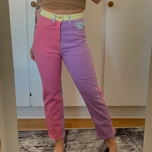 Färgglada byxor 💐 - Mjuka jeans i härliga färger från Shein. Sitter bra på mej som är XS, kommer tyvärr inte till användning. Perfekta till våren 🤗✨