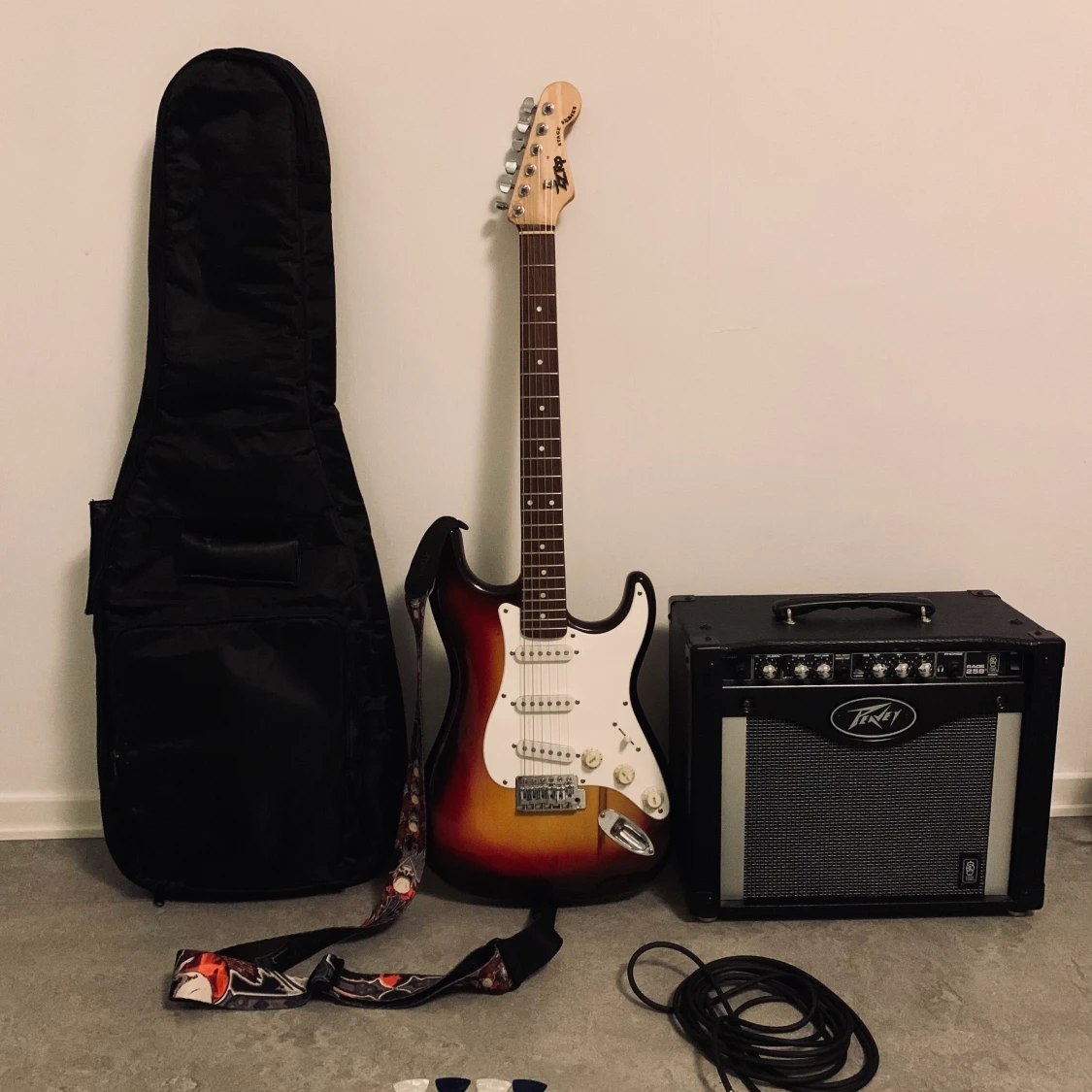 Elgitarr + Förstörkare