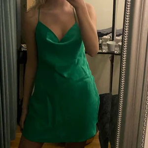 Zara - Superfin klänning från zara, stl S! Köparen står för frakten!😍😍😍