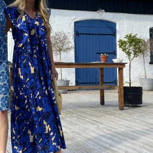 Rodjeber - Superfin lång klänning från Rodjeber. Använd en gång!! Så är i väldigt fint skick, inga skavanker.  Nypris ca 4000kr säljes för 1695kr. Kan skicka mer bilder om det önskas. 