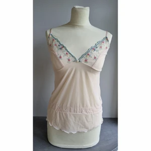 Vintage y2k linne - Linne i mesh och super gulliga detaljer. Man känner sig verkligen som en prinsessa i den här! 