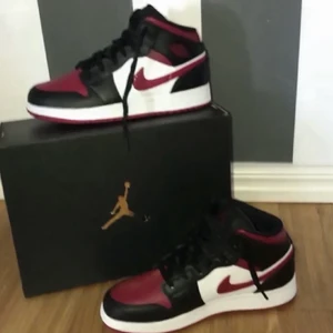 Jordans - Jordan1. Fråga gärna om flera bilder :)