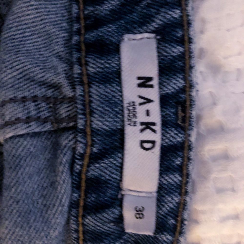 Snygga jeans från NA-KD! - stretchig material - lite utsvängda ben. Jeans & Byxor.