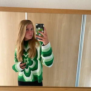 blommig stickad - jättemysig och fina färger:)