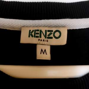 Kenzo dam tröja i fintskick i stlk M, tigern är i många olika färger. Använd ett få tals gånger  