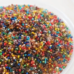 1000 PACK Premium Glaspärlor 2mm - Skickas med gratis frakt!  1000st glaspärlor 2mm + 69cm armbandstråd